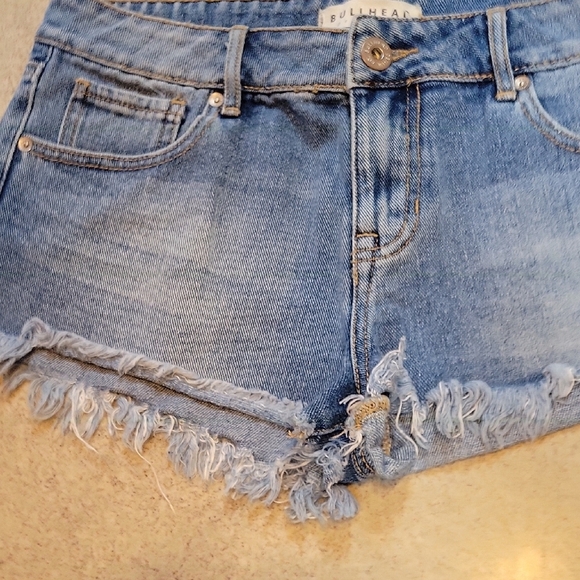 Bullhead Blue Distressed Low Rise Jean Shorts Size 7 - Picture 9 of 11